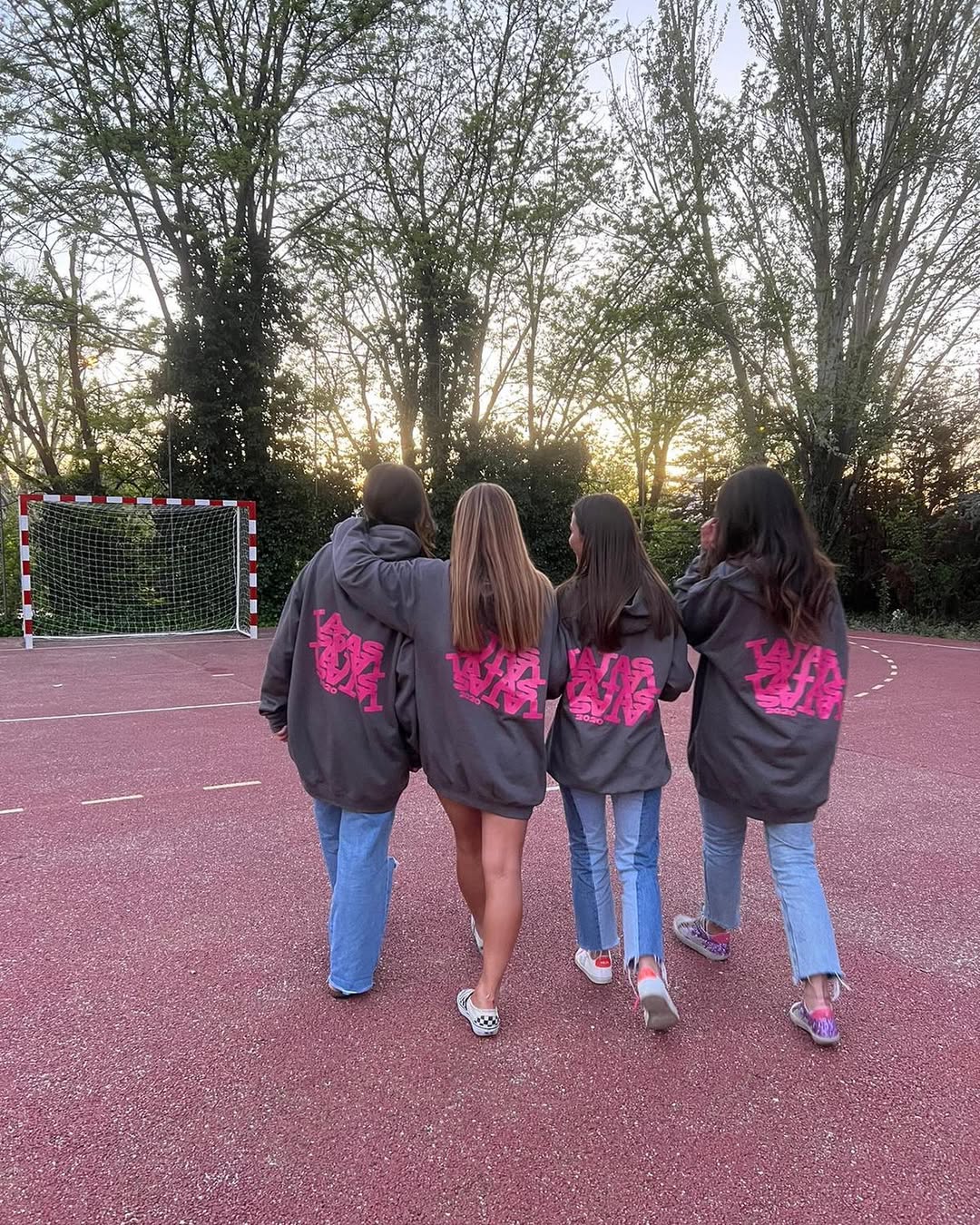 20-49, 50-99 o más de 100… Cuanto más grande el grupo, mejor el precio por unidad. Mira ejemplos reales y compara.